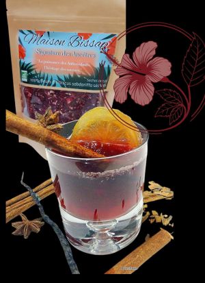 Recette Boisson chaude - jus de pomme chaud , citron , épices + fleurs d'hibiscus. bissap