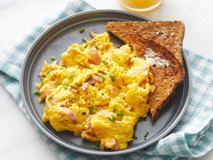 Recette I Asked 6 Chefs How To Make the Fluffiest Scrambled Eggs, and They All Said the Same Thing