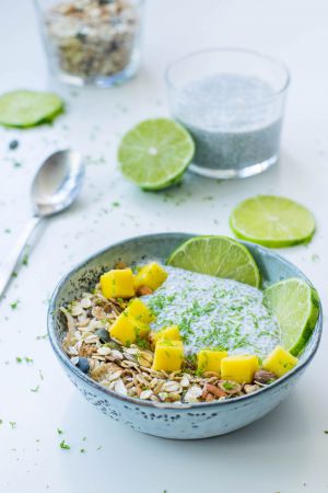 Recette Porridge mangue, citron vert et graines de chia