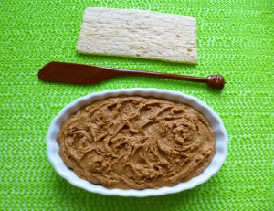 Recette Tartinade hyperprotéinée caroube noisette (hypocalorique, diététique, végane, sans gluten ni sucre ni beurre et riche en fibres)