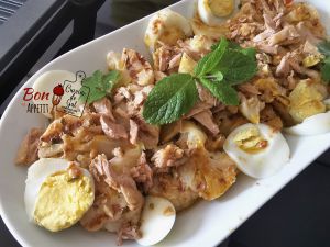 Recette Salade de chou fleurs grillé au curry au thon à l’huile et oeufs durs