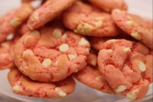 Recette Cookies aux fraises et au chocolat blanc : Une douceur irrésistible à chaque bouchée