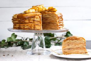 Recette Gâteau de crêpes aux pommes et « caramel » de dattes {sain et léger !}