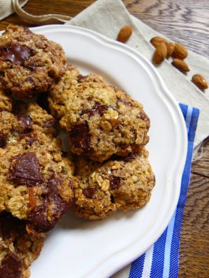 Recette Cookies vegan aux flocons d'avoine, chocolat noir et amande