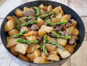 Recette Poêlée de pommes de terre rouges, asperges vertes au bœuf