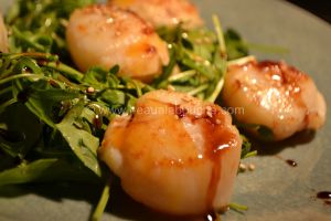 Recette Noix De St. Jacques Snackées Roquette À La Vinaigrette De Mangue