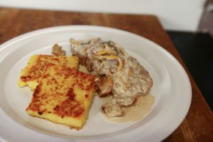 Recette Filet mignon de porc, sauce crème et champignons, polenta grillée