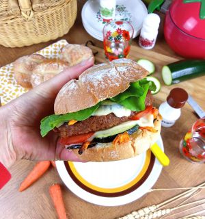 Recette Burger estival et végétarien aux légumes grillés et raclette