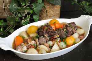 Recette Coq au vin, lardons et épices