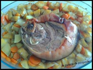 Recette Rouelle de porc aux carottes, pomme de terre, thym et romarin au four