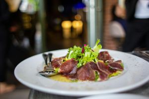 Recette Maîtriser l’art du carpaccio de bœuf : la recette pour impressionner à la maison