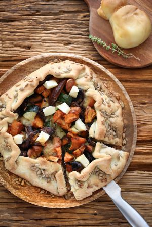 Recette Tarte aux champignons, patate douce, courgettes et scamorza fumée