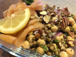Recette Salade de lentilles et de pois chiches au saumon fumé