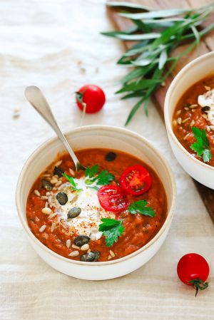 Recette Soupe froide de tomates, oignons rôtis et burrata