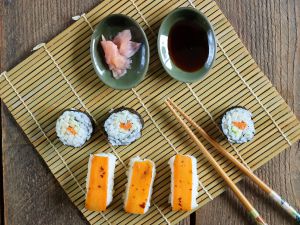 Recette Sushis et makis vegan « façon saumon », avec tutoriel de montage !