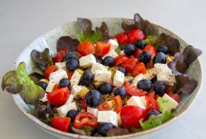 Recette Salade d’aubergine, fêta et raisins noirs