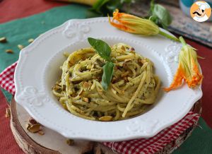 Recette Pâtes aux fleurs de courgettes, ricotta et pistaches