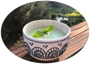 Recette Velouté de courgettes, chèvre frais & basilic - IG Bas
