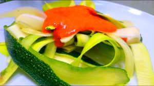 Recette Tagliatelles vegan de courgettes crues et sauce tomate basilic