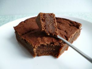 Recette Gâteau végan sans gluten amande chocolat avec farines de souchet et de lupin et avec Sukrin (sans oeufs ni lait ni beurre)