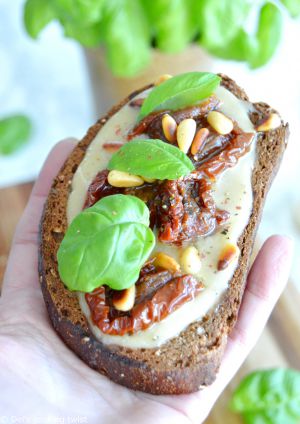 Recette Tartine de tomates séchées et tahini (vegan)