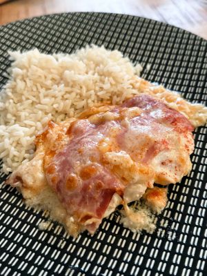 Recette Poulet gratiné au jambon et fromage