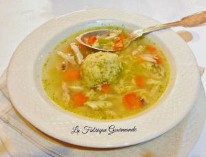 Recette Matzah ball soup ou Soupe de poulet aux Kneidlech pour Pessah