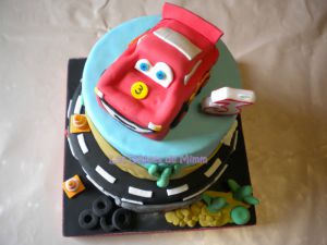Recette Gâteau "Cars" avec voiture Flash Mcqueen (pâte à sucre)