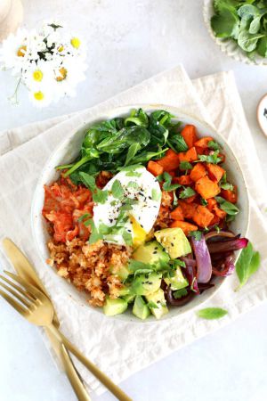 Recette Salade bowl de riz, kimchi et oeufs pochés