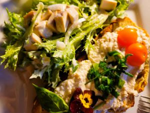 Recette Tartine au paneer végétal avec salade cesar