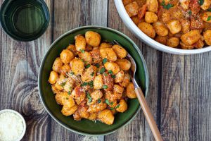 Recette Gnocchi au poulet, pesto rosso et tomate