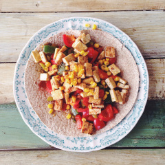 Recette Wrap aux poivrons, tomates, maïs, tofu et épices – Vegan