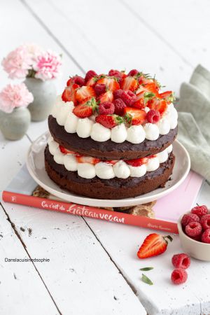 Recette Layer cake vegan au chocolat et fruits rouges