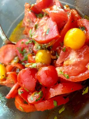 Recette Tomates marinées en salade