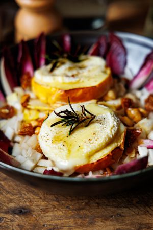 Recette Toast de pommes au chèvre pour une salade d'endives gourmande