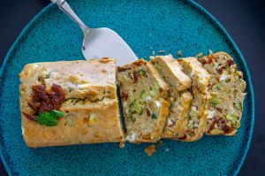 Recette Cake courgette, féta et tomates séchées
