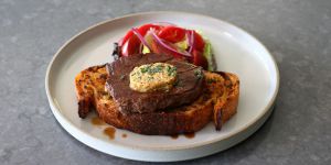 Recette Cowboy Butter Steak Toast