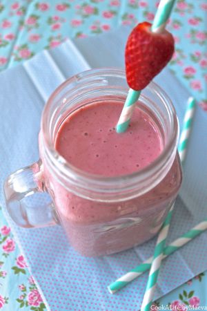 Recette { Smoothie } vegan fraises Gariguettes, framboises, banane & poudre de baobab