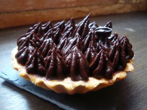 Recette Tarte au chocolat, avocat & grenade (vegan, sans gluten & sucre)