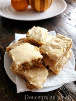 Recette Blondies aux pommes & aux noix, glaçage au sucre à la crème