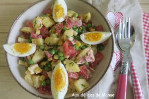 Recette Salade de pommes de terre aux légumes, à la poitrine fumée et œufs durs