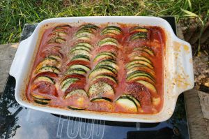 Recette Tian de courgettes à la sauce tomate, chorizo et mozzarella