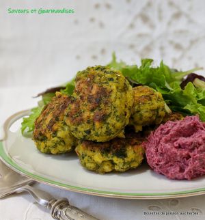 Recette Croquettes de poisson aux fines herbes et au gingembre, sauce à la betterave d'Ottolenghi