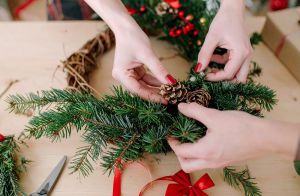 Recette Créez votre couronne de Noël maison : le tutoriel DIY pour une décoration de porte féérique