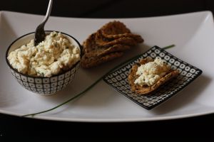 Recette Crackers sésame & lin ? fromage frais ciboulette