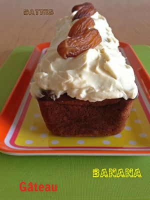 Recette Cake aux bananes, dattes et sirop d’érable de Donna Hay