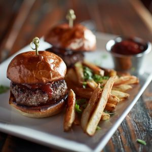 Recette Mini burgers apéritifs maison : Recette facile et savoureuse