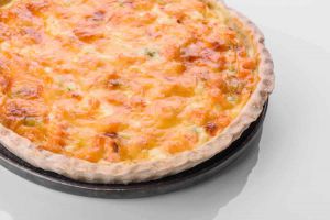 Recette Quiche au saumon fumé et fromage frais : Une Fusion de Saveurs