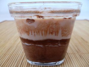 Recette Yaourts maison au cacao et aux éclats de yaourt (pour 8 pots)