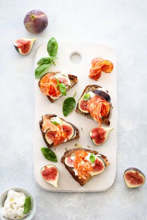 Recette Tartines burrata, figues et salami